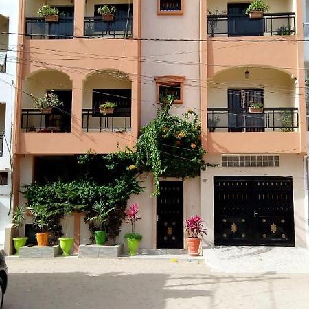 Delices Chez L'Habitant Diack Дакар Екстериор снимка